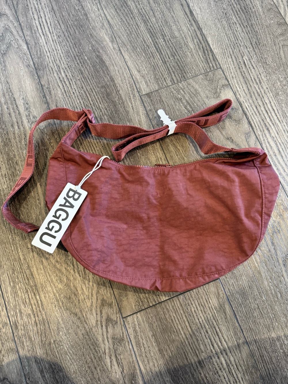 NEW Baggu Medium Crescent Bag - Mahogany